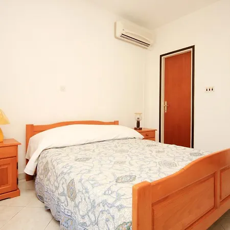 Studio 10188b Apartment Viganj